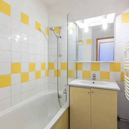 2 Pieces, 6 Pers, Balcon, Vue Mont Blanc, Animaux Ok, Proche Pistes - Fr-1-353-72